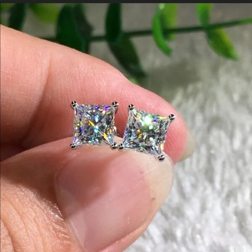 New 925 Women’s Beautiful Diamond Earrings - Picture 4 of 5